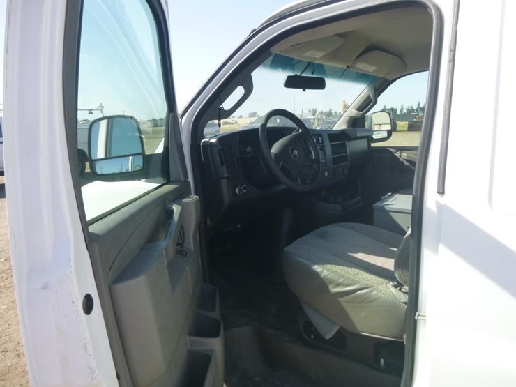 2016-chevrolet-2500-image-8