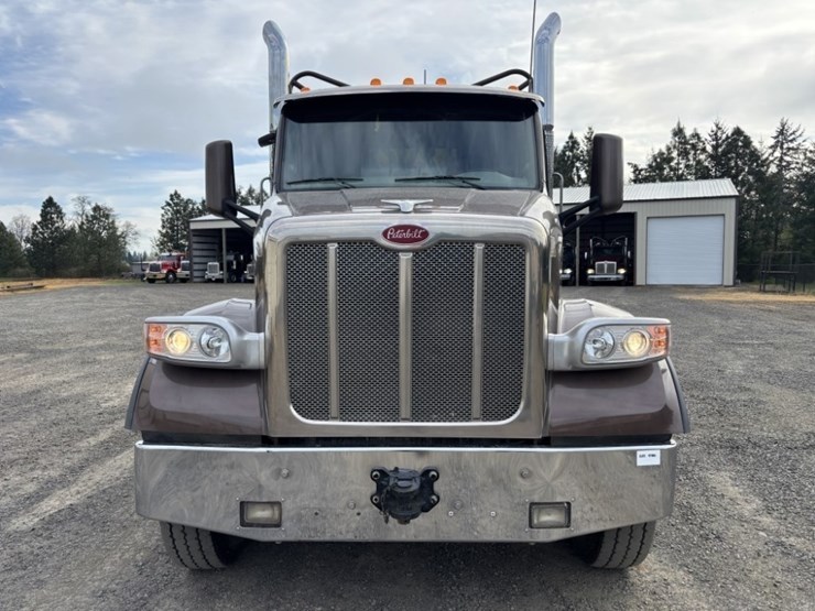 2022-peterbilt-567-image-9