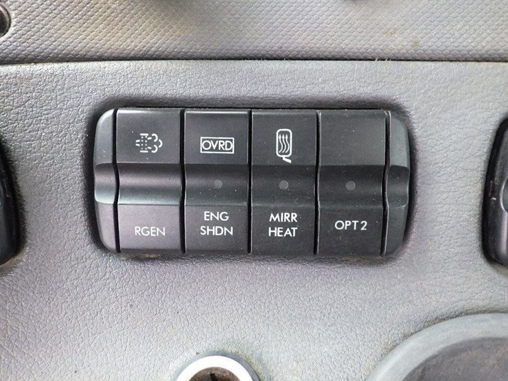 2012-freightliner-cascadia-125-image-48