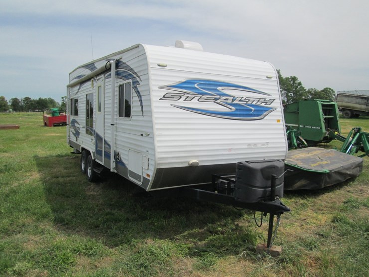 #36745-•-2011-forrest-river-stealth-24'-t/a-travel-trailer-4x4tsfw22bc009247-image-2