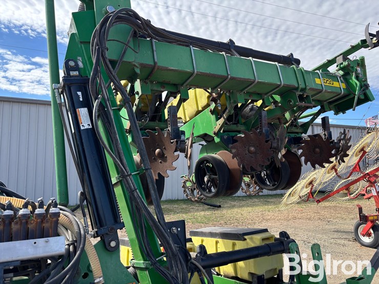 2009-john-deere-1720-image-16