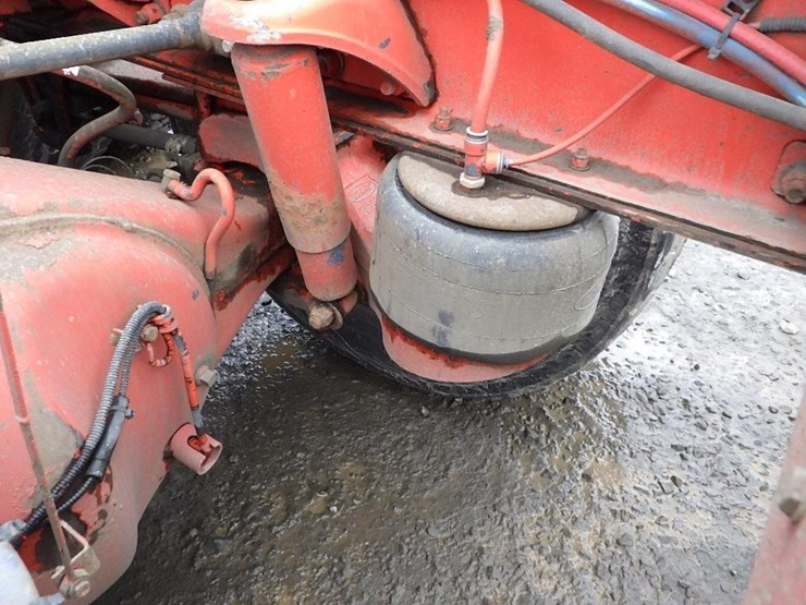 2016-peterbilt-3-axle-logging-truck-image-33