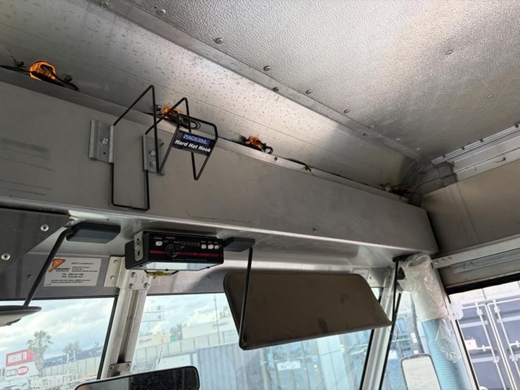 2008-utilimaster-workhorse-step-van-image-29