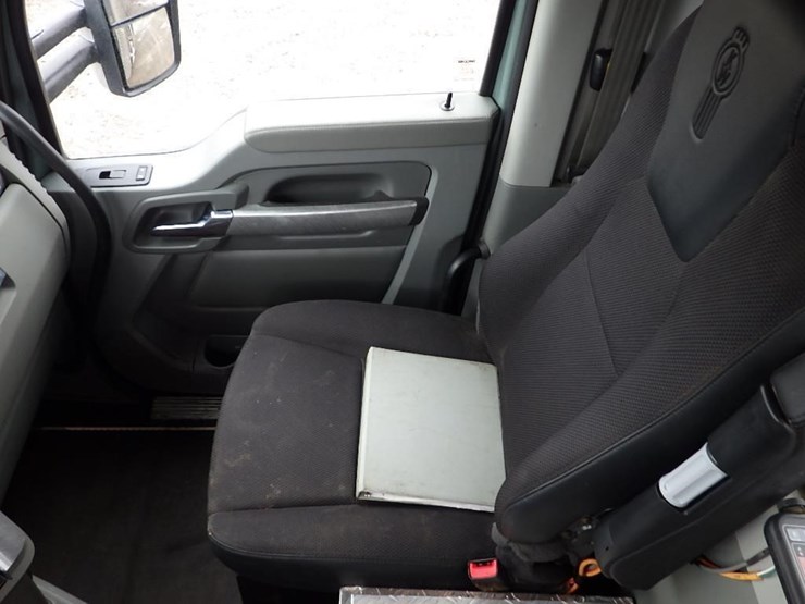 2019-kenworth-t880-image-112