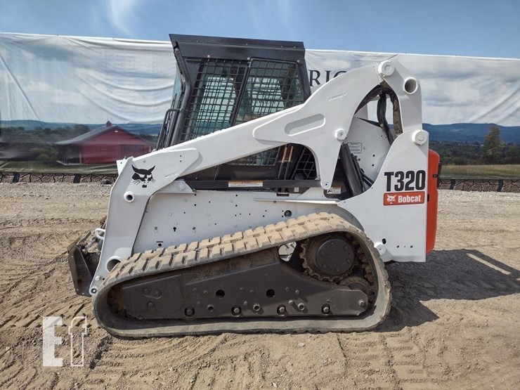 2009-bobcat-t320-image-1
