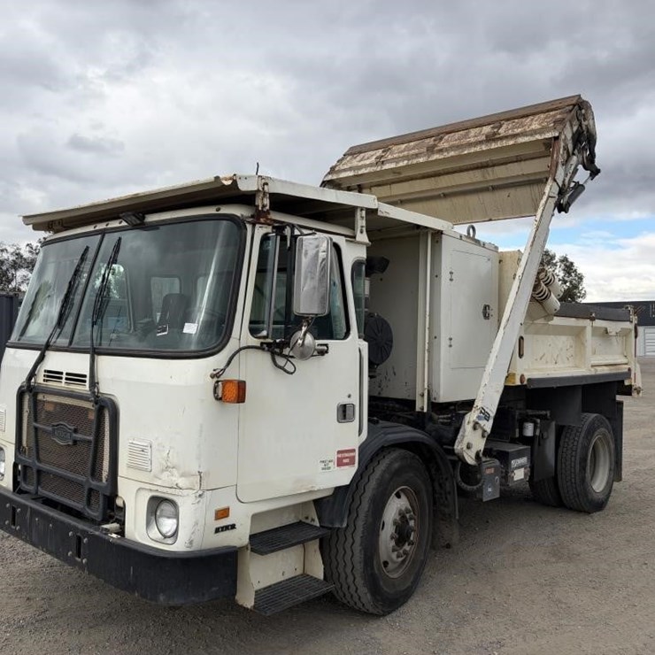 2011 AUTOCAR XPEDITOR