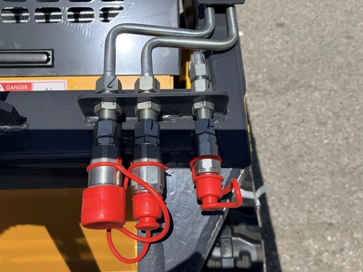 2026-zjg-zj-380-skid-steer-loader-image-7