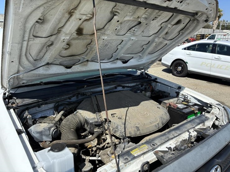 2014-chevrolet-tahoe-image-27