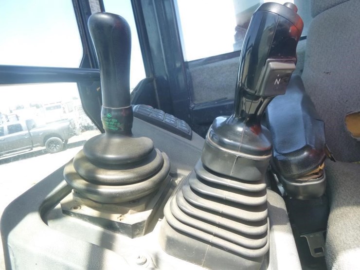 2005-deere-624j-image-14