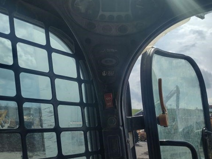 2012-bobcat-s650-image-7