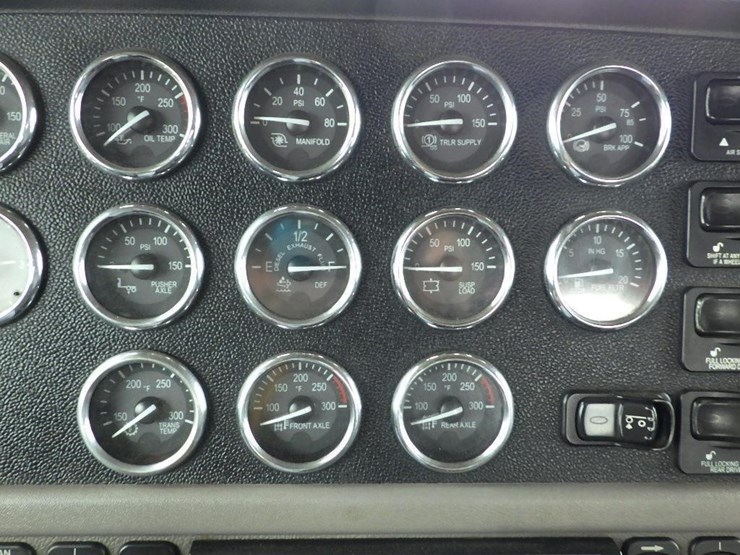 2016-peterbilt-3-axle-logging-truck-image-87