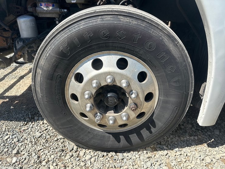 2014-massey-ferguson-8-image-77