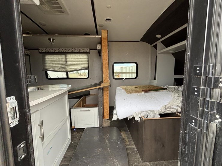 2020-premier-bl19fbpr20-travel-trailer-image-25