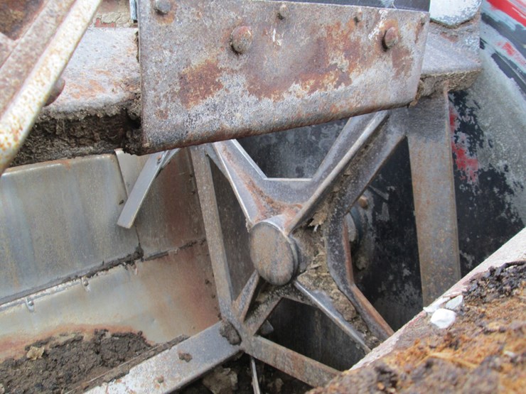 #46183-•-schuler-pull-type-feed-mixer-image-14