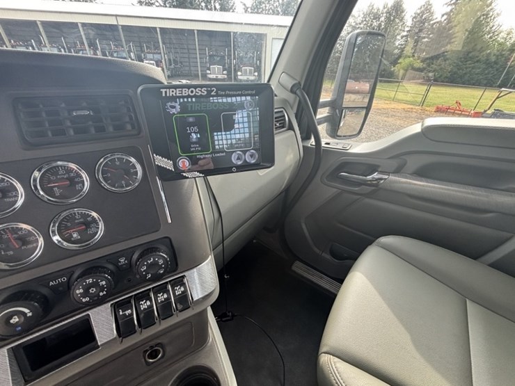 2019-kenworth-t880-image-35