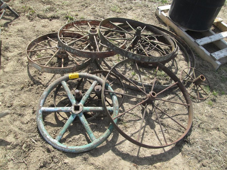 #36796-•-lot-of-wagon-wheels-image-2