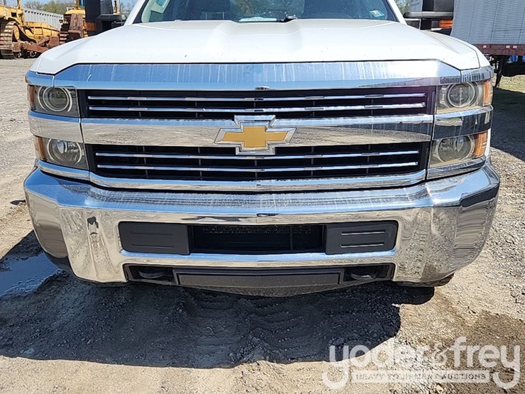 2017-chevrolet-silverado-2500hd-image-19