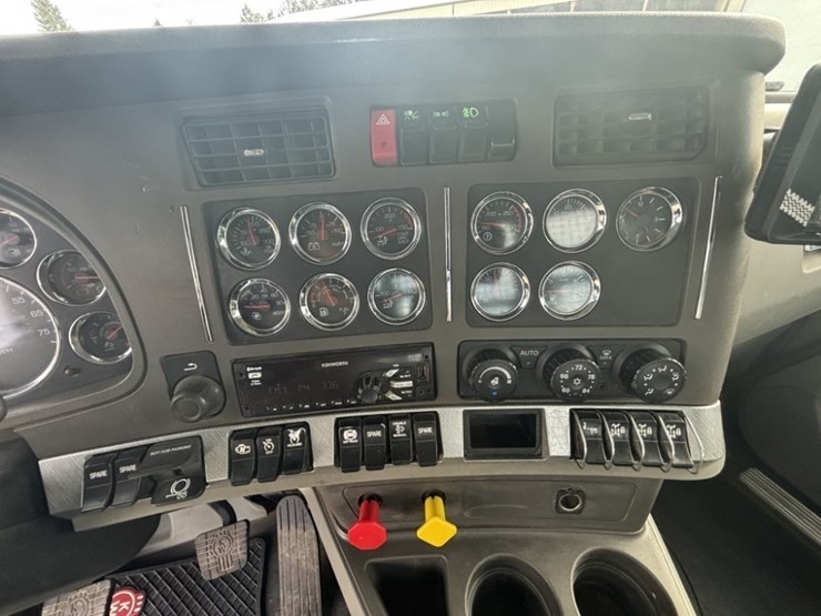 2019-kenworth-t880-image-34