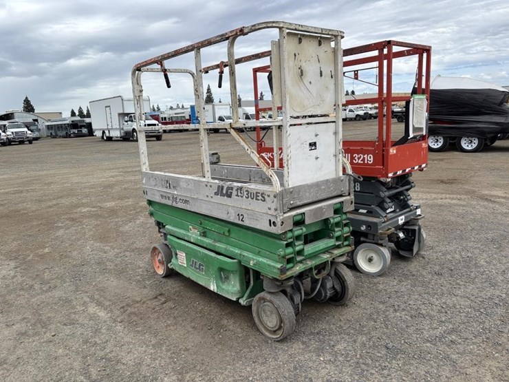 2005-jlg-1930es-image-2