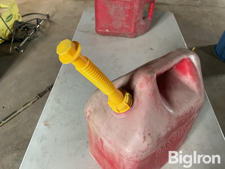 poly-fuel-cans-image-19