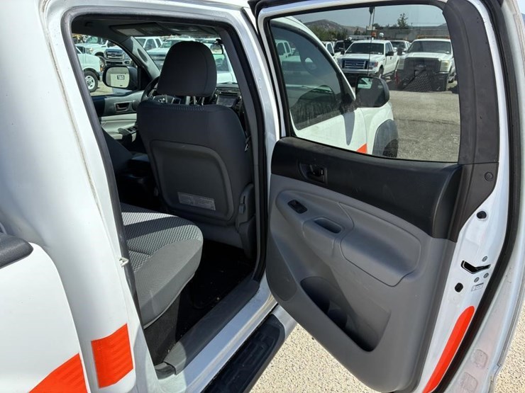 2013-toyota-tacoma-image-10