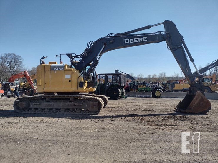 2014-deere-245g-lc-image-3