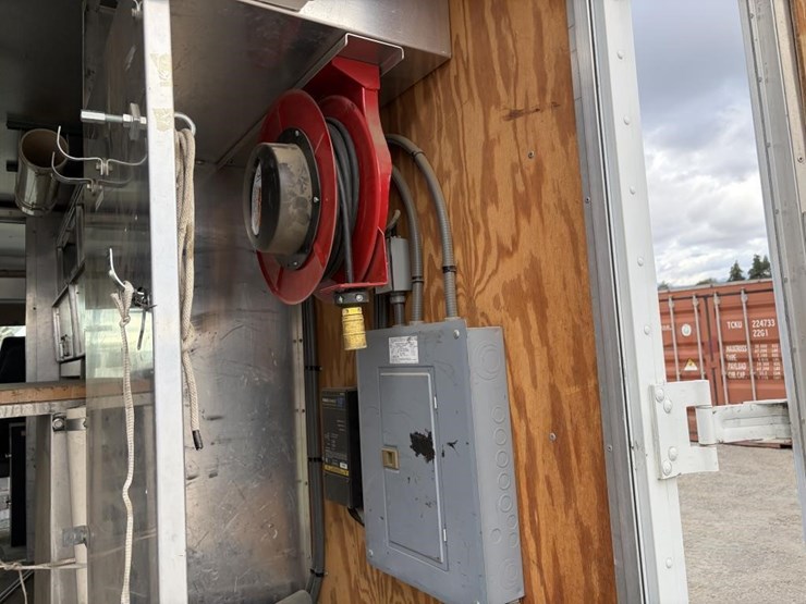 2008-utilimaster-workhorse-step-van-image-15