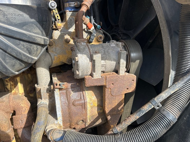 peterbilt-388-image-47