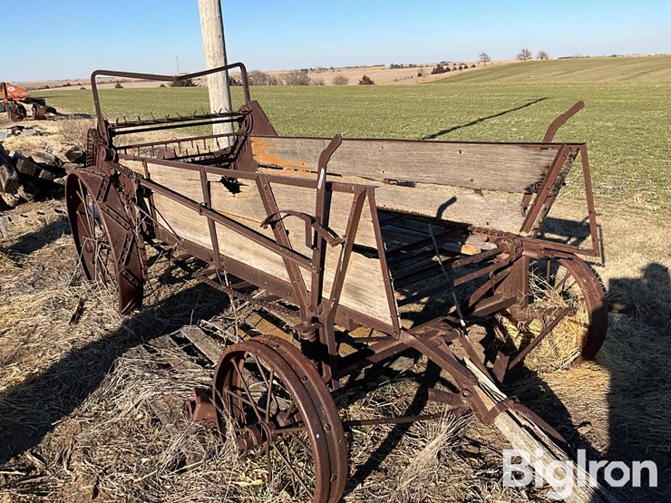 antique-ground-driven-manure-spreader-image-3