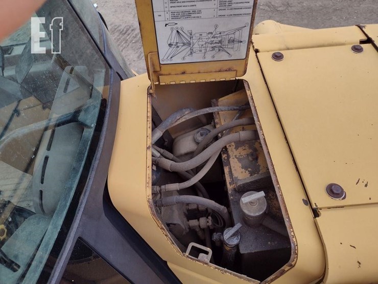 1995-deere-300d-image-40