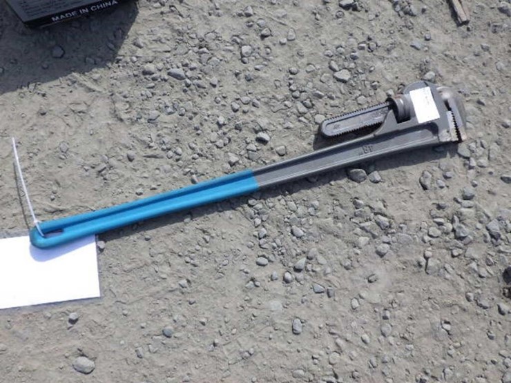 heavy-duty-pipe-wrench-48"-image-1