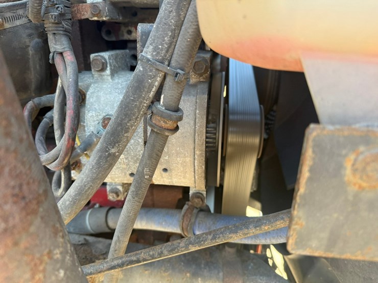 #1262-•-2004-international-9400i-6x4-sleeper-cab-truck-tractor-image-25