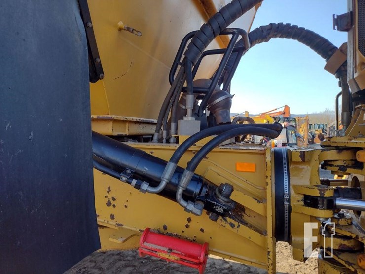 2019-caterpillar-745-image-30