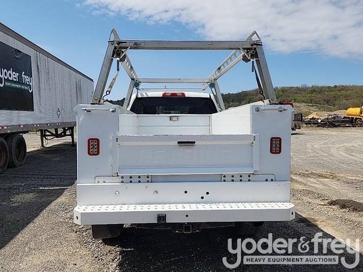 2018-chevrolet-silverado-3500hd-image-14
