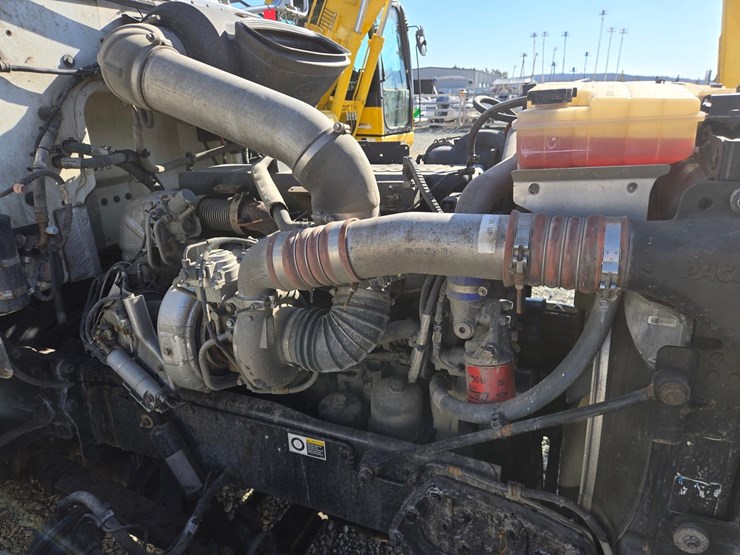 2013-peterbilt-386-image-43