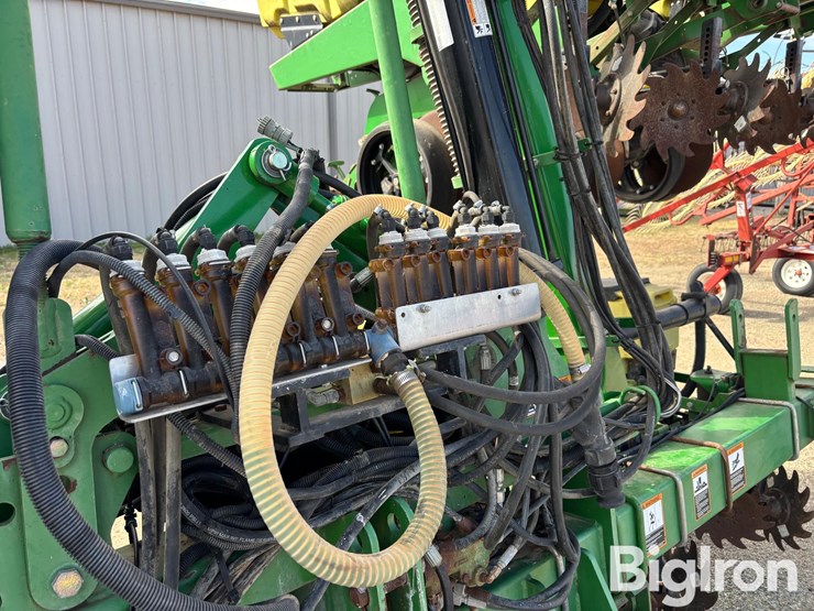 2009-john-deere-1720-image-11