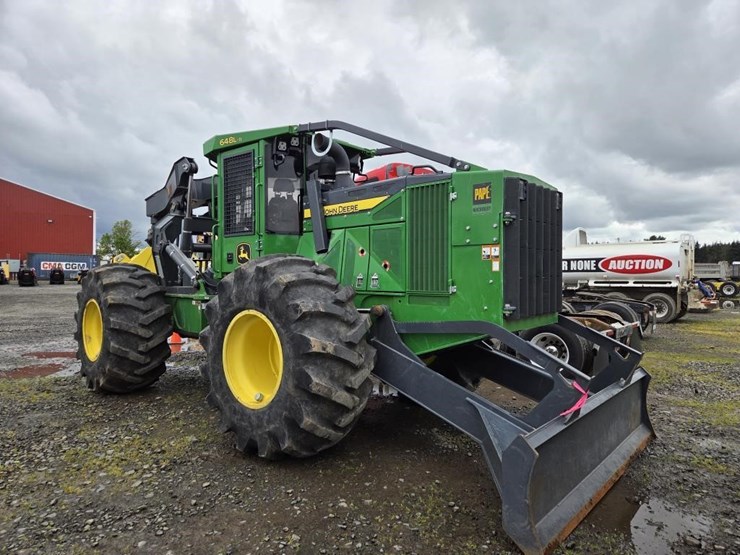 2022-deere-648l-image-2