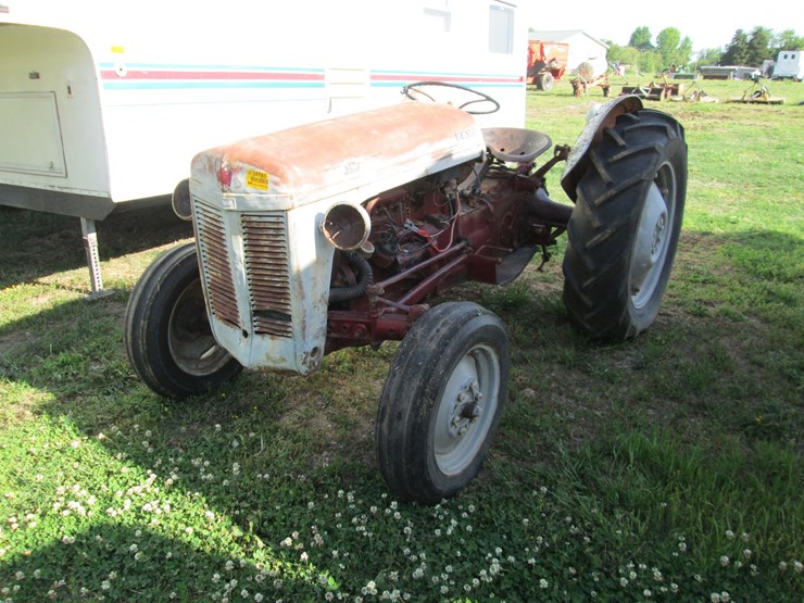 1950-ford-tractor-image-1