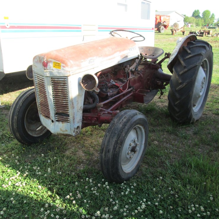 1950 FORD TRACTOR