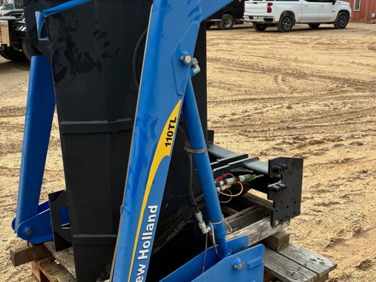 new-holland-110tl-image-2