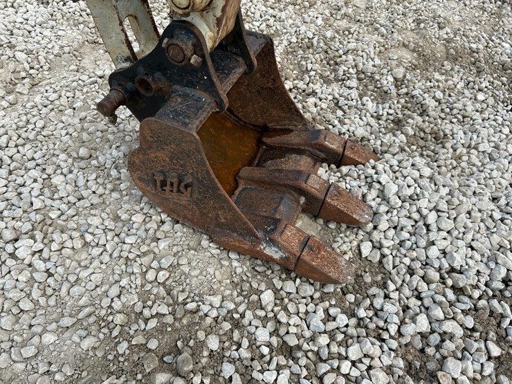 2022-takeuchi-tb210r-image-8