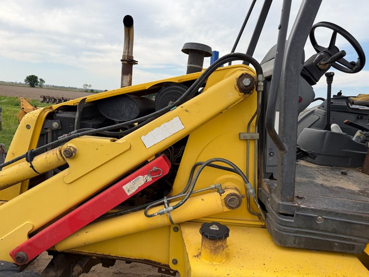 new-holland-lb75b-image-43