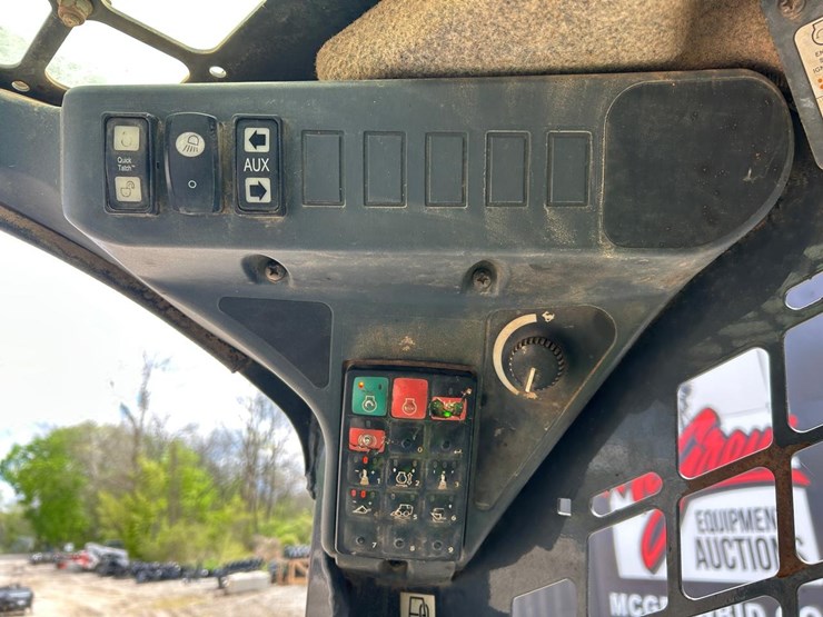 2021-deere-331g-image-22