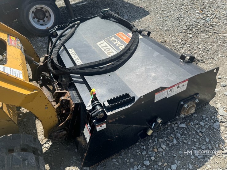 virning-pub72-sweeper-skid-steer-attachment-image-4