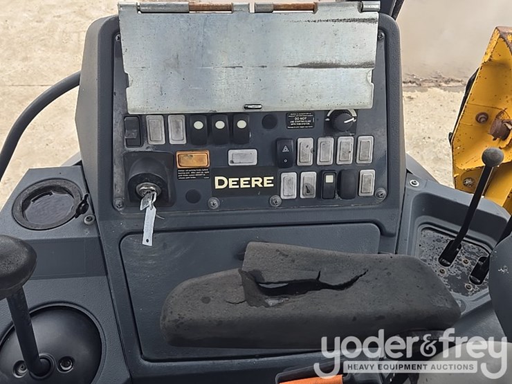 2019-deere-310l-image-68