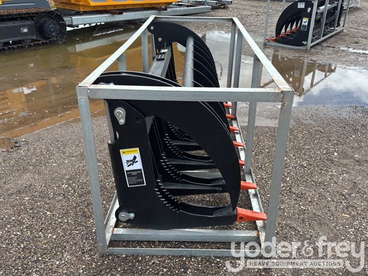 unused-78"-heavy-grass-fork-grapple-to-suit-skidsteer-image-5