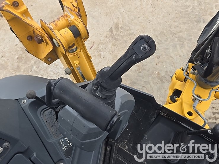 2019-deere-310l-image-66