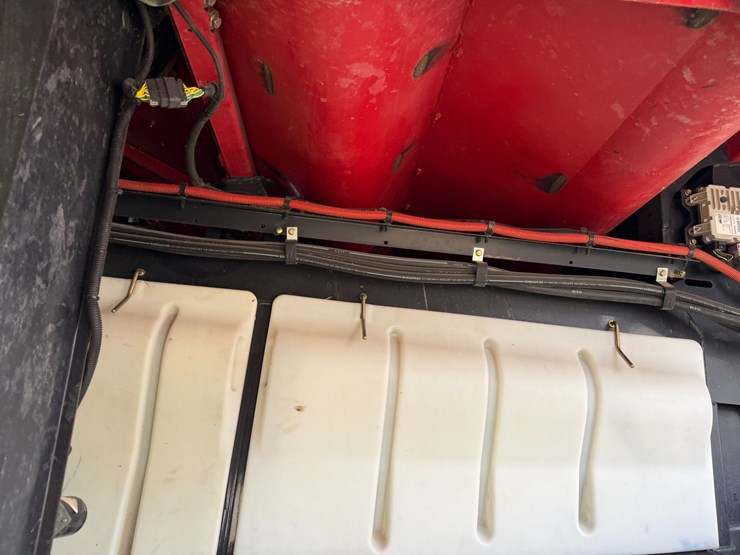 2016-case-ih-8240-image-70