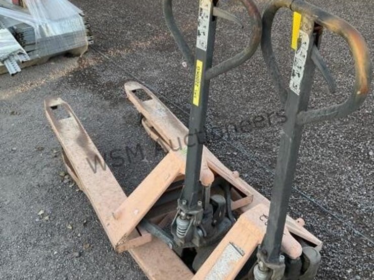 (2)-pallet-jacks-image-2