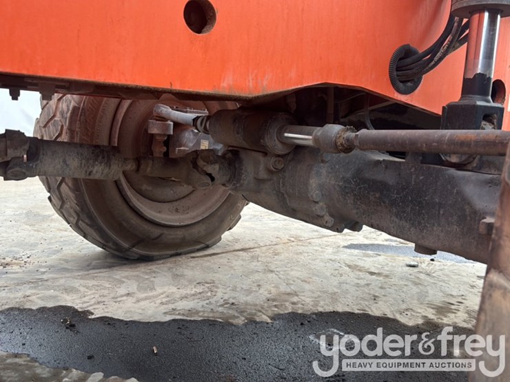 2013-sky-trak-8042-image-23